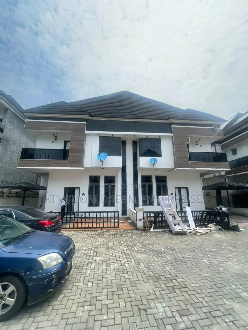 4bdrm Duplex in Angle View Estate for rent in Chevron