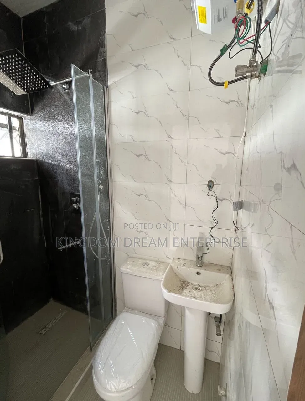 4bdrm Duplex in Angle View Estate for rent in Chevron
