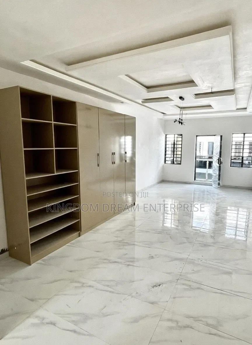 4bdrm Duplex in Angle View Estate for rent in Chevron