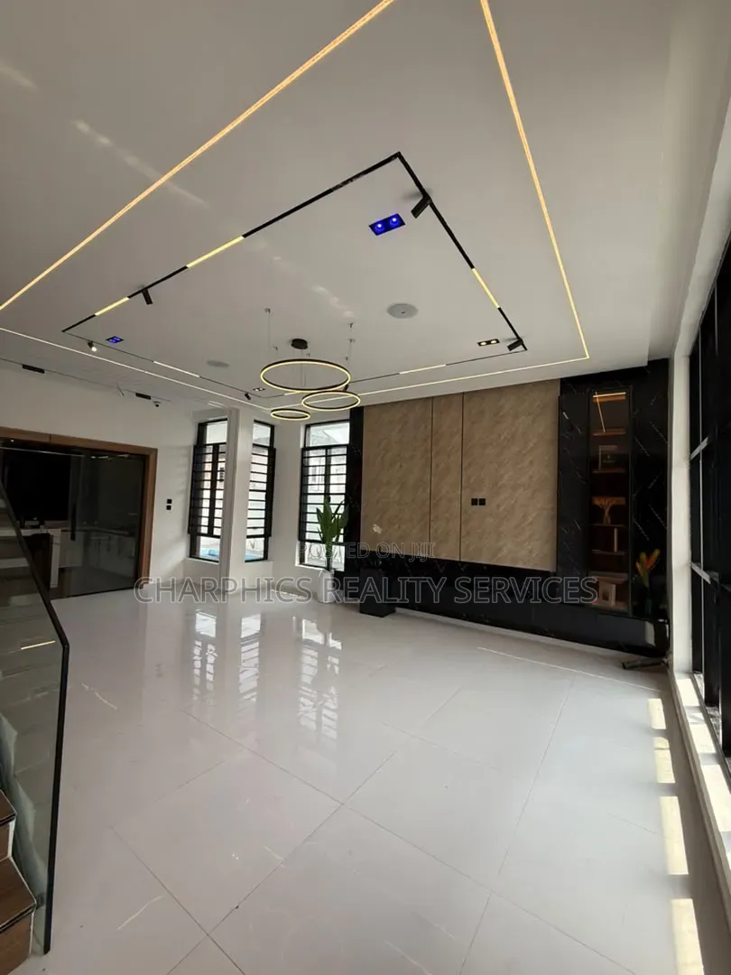 5bdrm Duplex in Off Lekki-Epe Expressway for sale in Off Lekki-Epe Expressway
