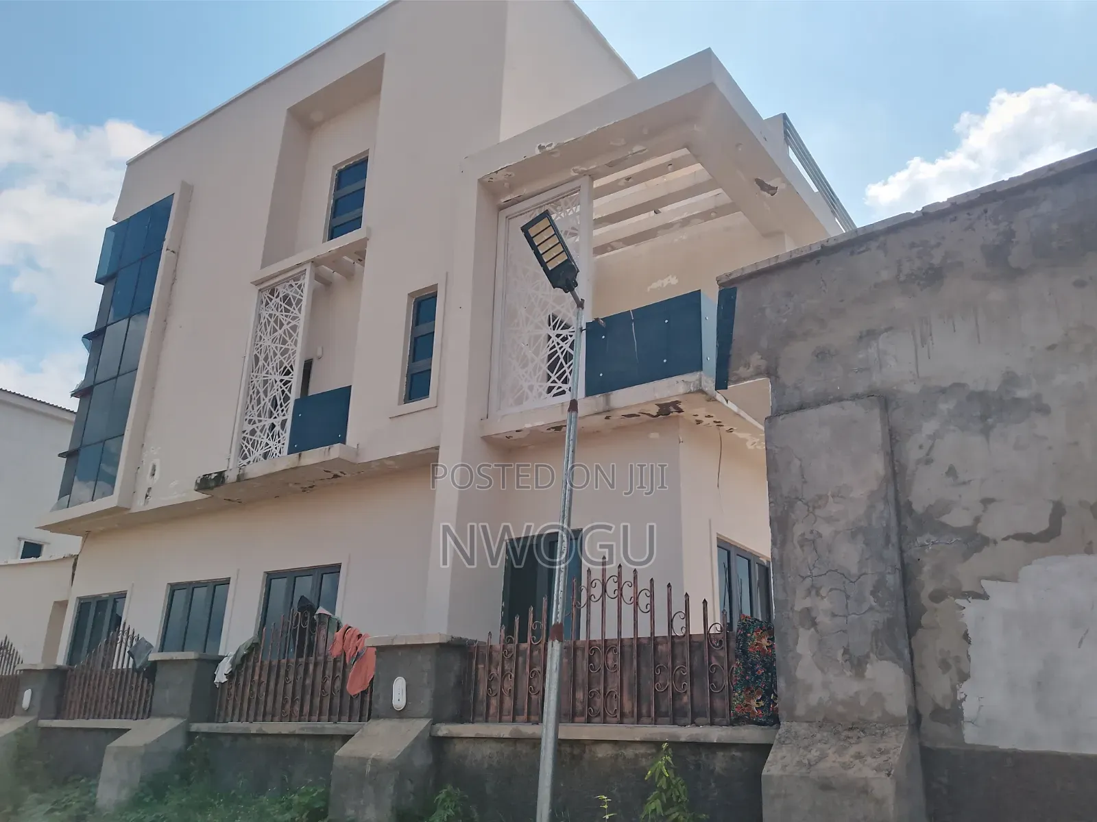 6bdrm Duplex in Back Of Apo, Guzape District for sale in Guzape District