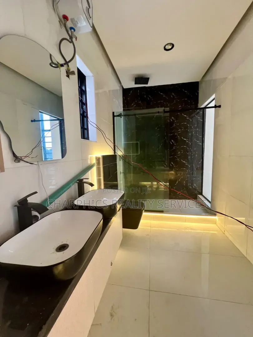 5bdrm Duplex in Lekki Phase 2 for sale in Lekki Phase 2