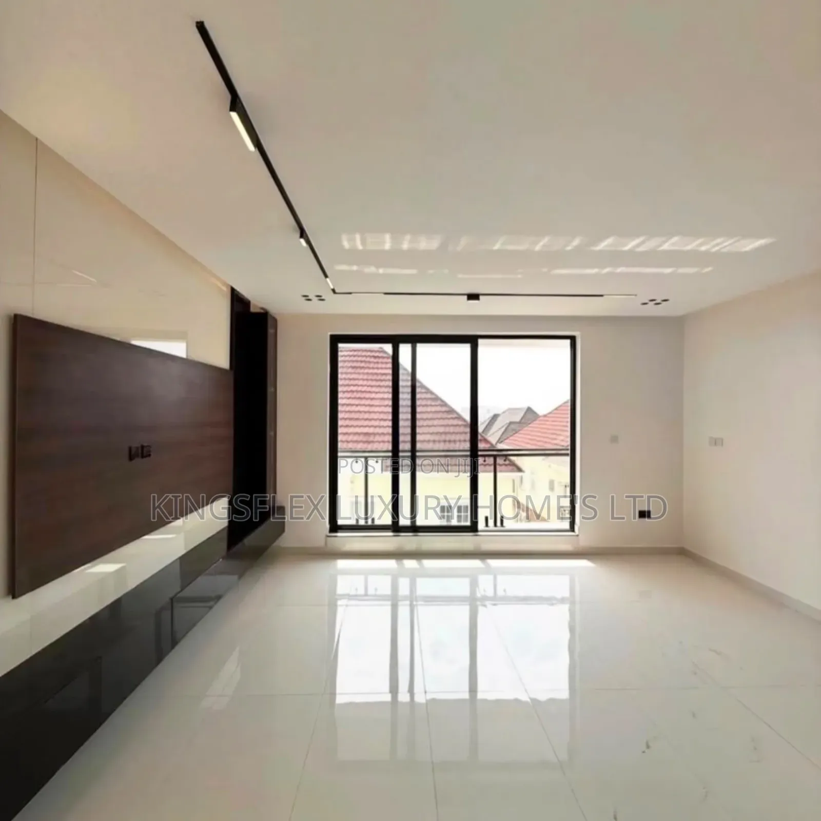 5bdrm Duplex in On Its Own Compound, Apo Resettlement for sale in Apo Resettlement