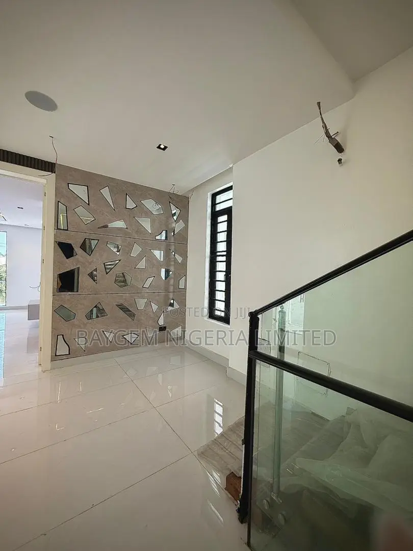 5bdrm Duplex in Lekki Phase 1 for sale in Lekki Phase 1