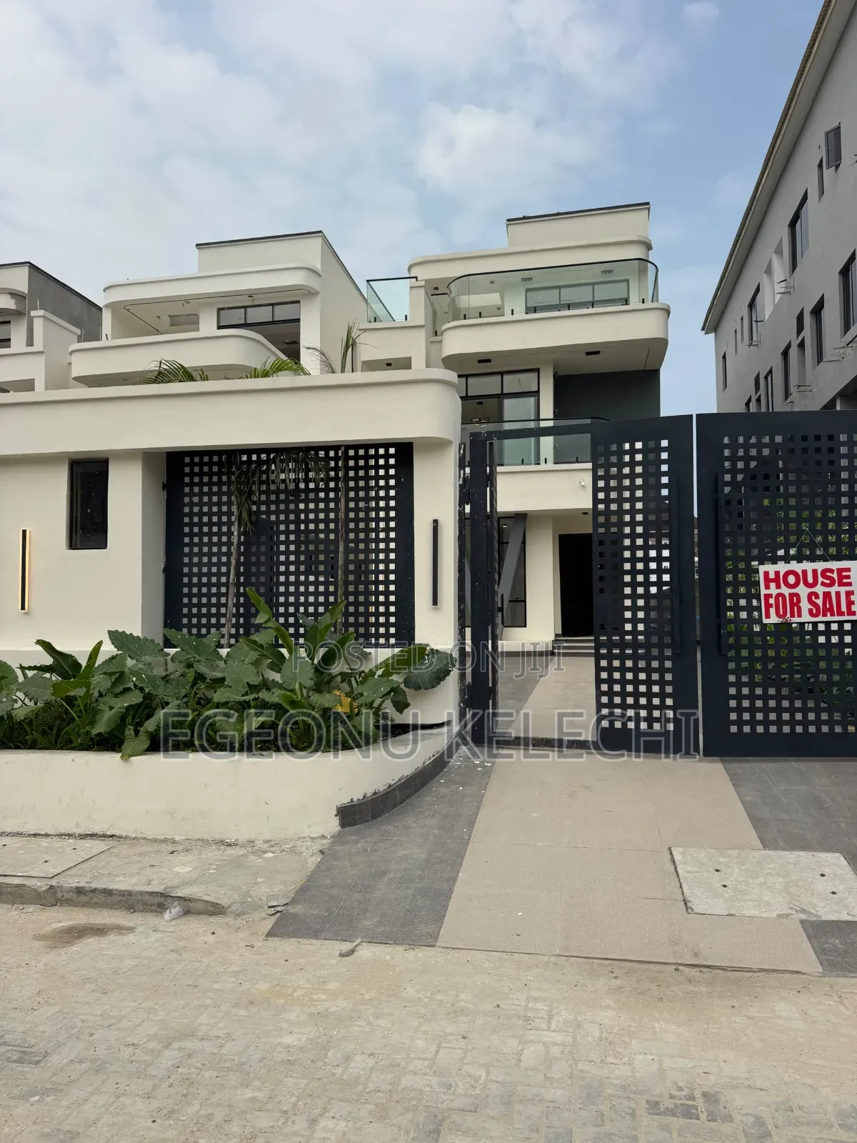 5bdrm Duplex in Lekki Phase 1 for sale in Lekki Phase 1