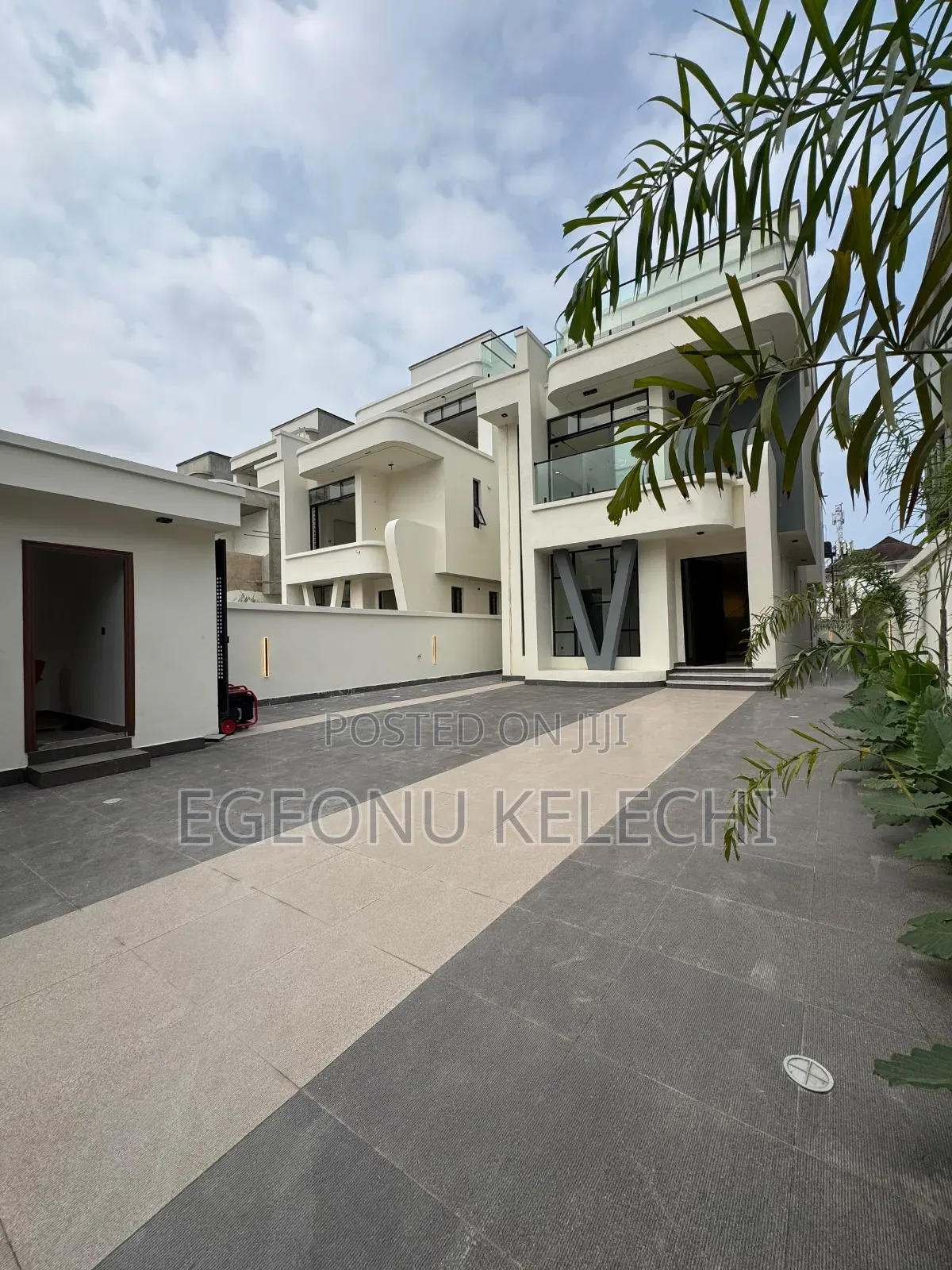 5bdrm Duplex in Lekki Phase 1 for sale in Lekki Phase 1