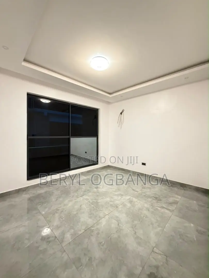 5bdrm Duplex in Ikate for sale in Ikate