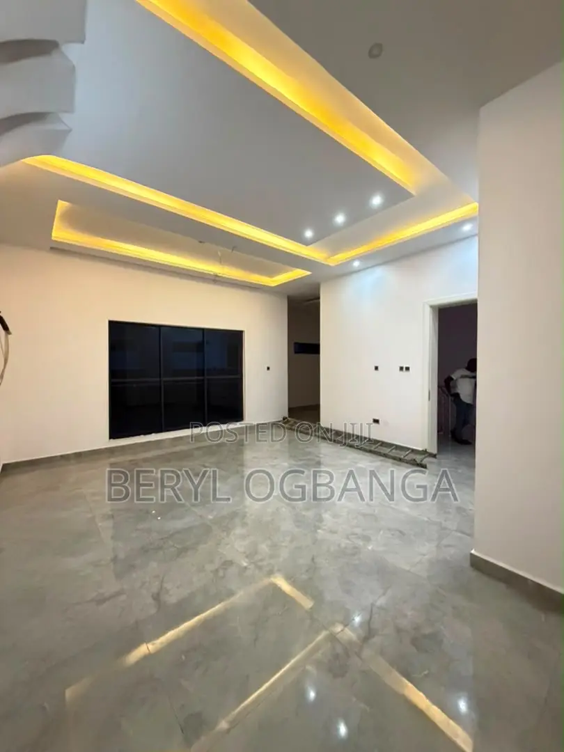 5bdrm Duplex in Ikate for sale in Ikate