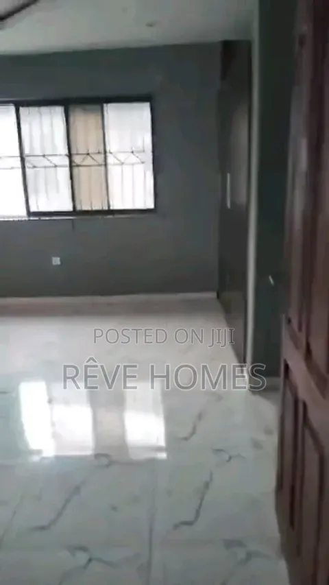 3bdrm Block of Flats in Soluyi for rent in Soluyi