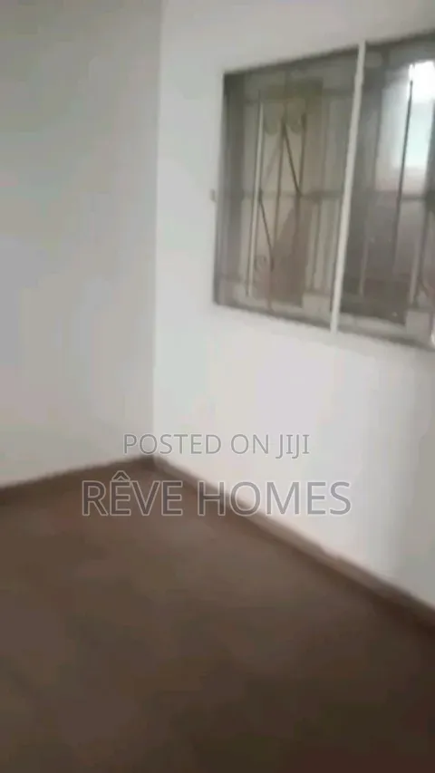 3bdrm Block of Flats in Soluyi for rent in Soluyi