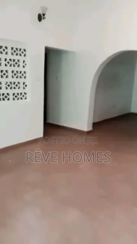 3bdrm Block of Flats in Soluyi for rent in Soluyi
