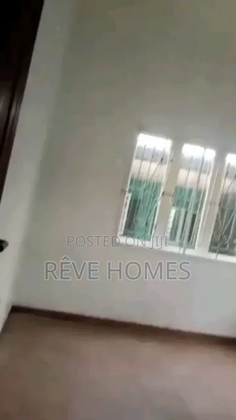 3bdrm Block of Flats in Soluyi for rent in Soluyi