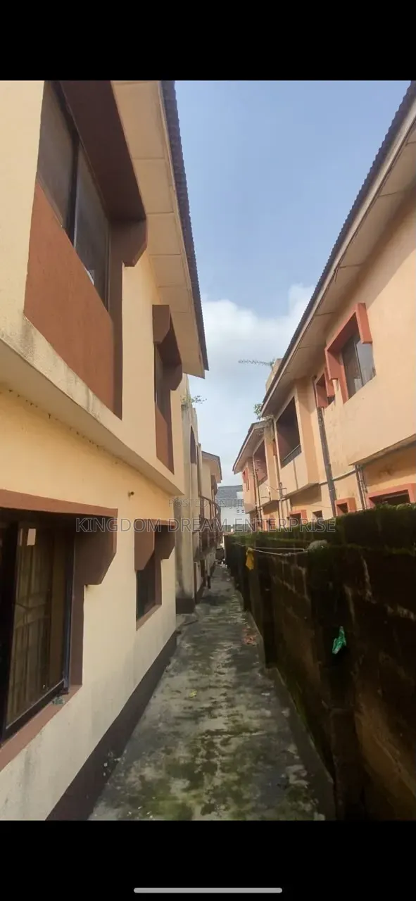 3bdrm Block of Flats in Karaole Estate for sale in Abule Egba