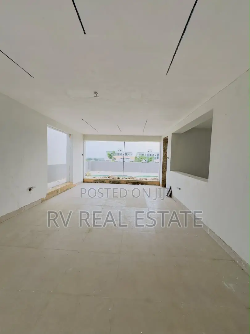 4bdrm Penthouse in Shonibare Estate, Maryland for sale in Maryland