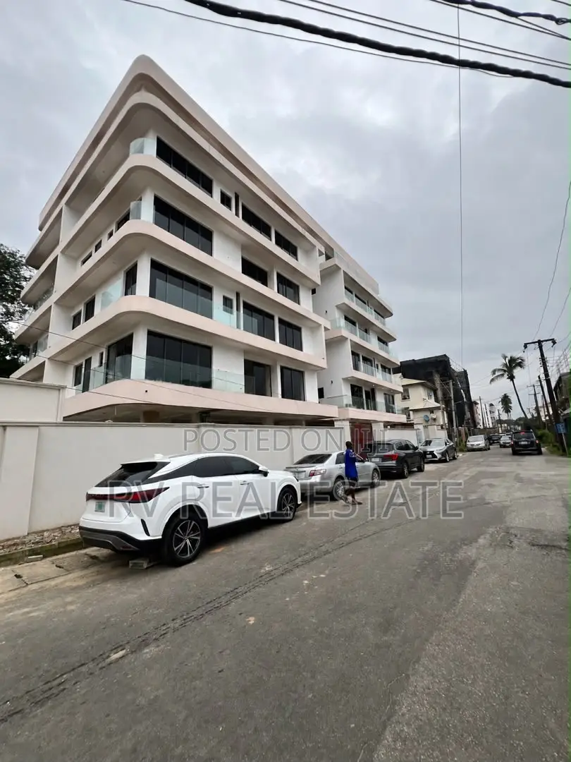 4bdrm Penthouse in Shonibare Estate, Maryland for sale in Maryland