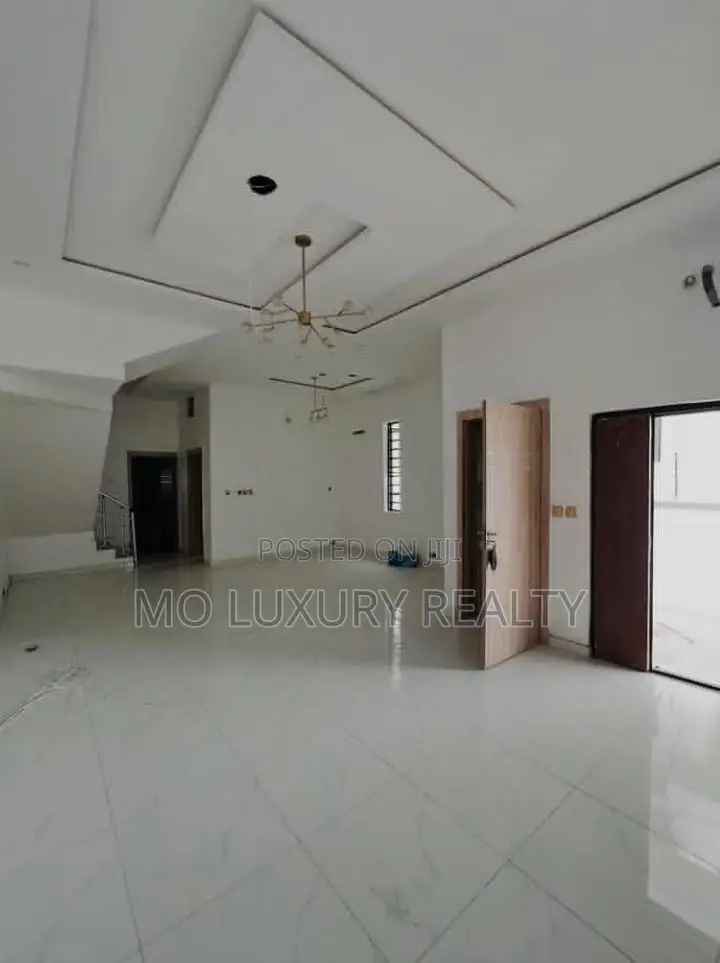 4bdrm Townhouse / Terrace in Chevron for rent in Chevron