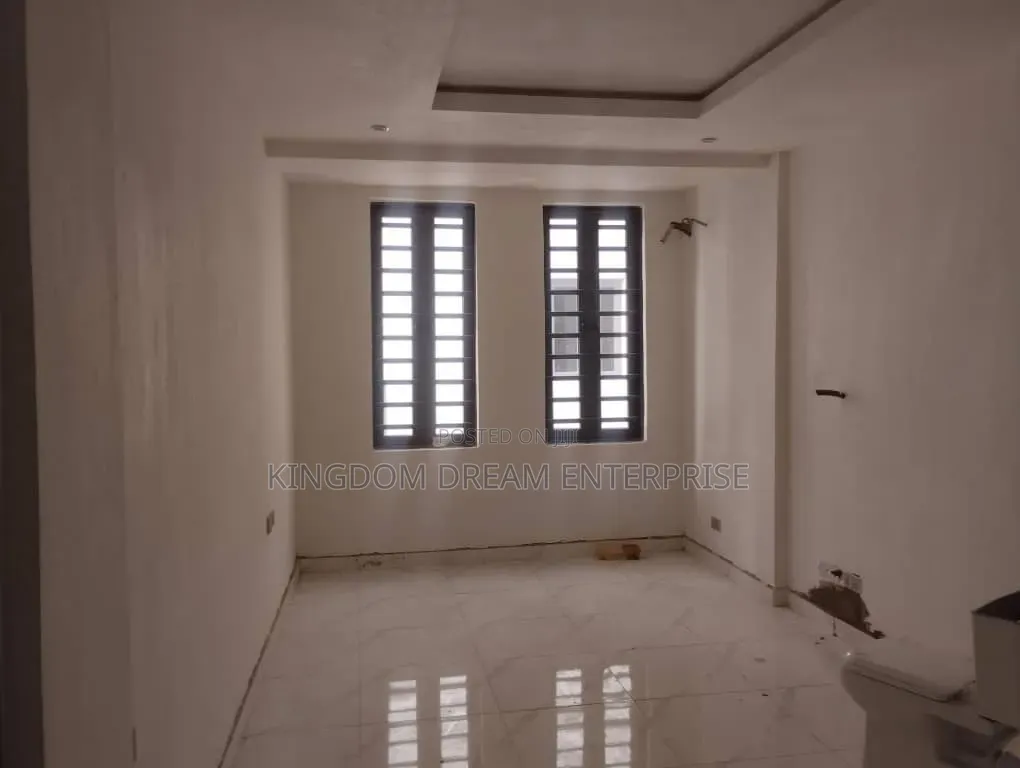 3bdrm Apartment in Dolphin Estate Ikoyi for sale in Dolphin Estate