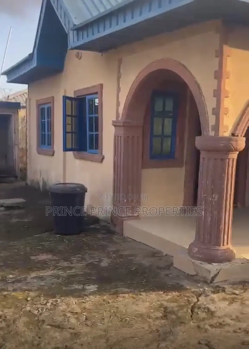 4bdrm Bungalow in Mojisola Alapinna, Ijegun for sale in Ijegun