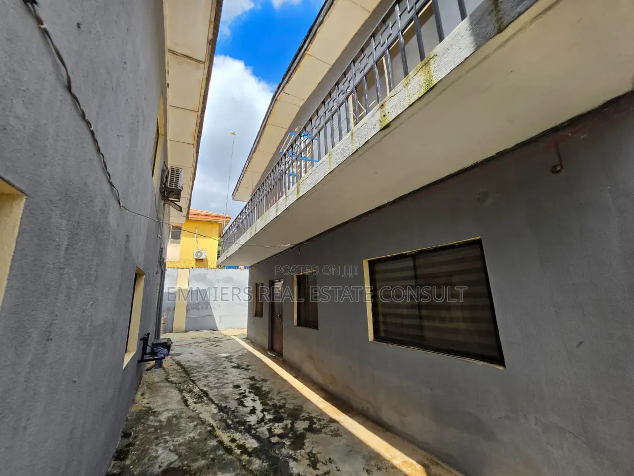 3bdrm Townhouse/Terrace in Airport Road / Oshodi for sale in Airport Road / Oshodi