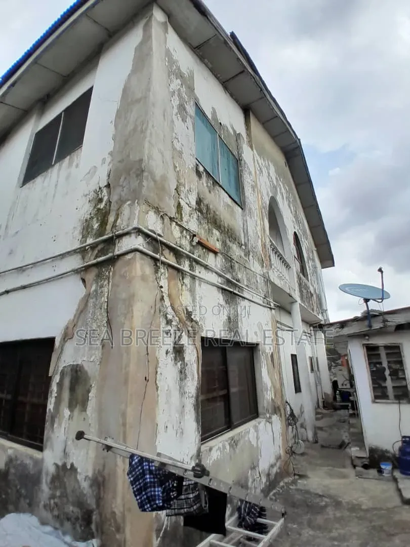 Demolishable Storey Building at Obanikoro, Lagos. in Obanikoro