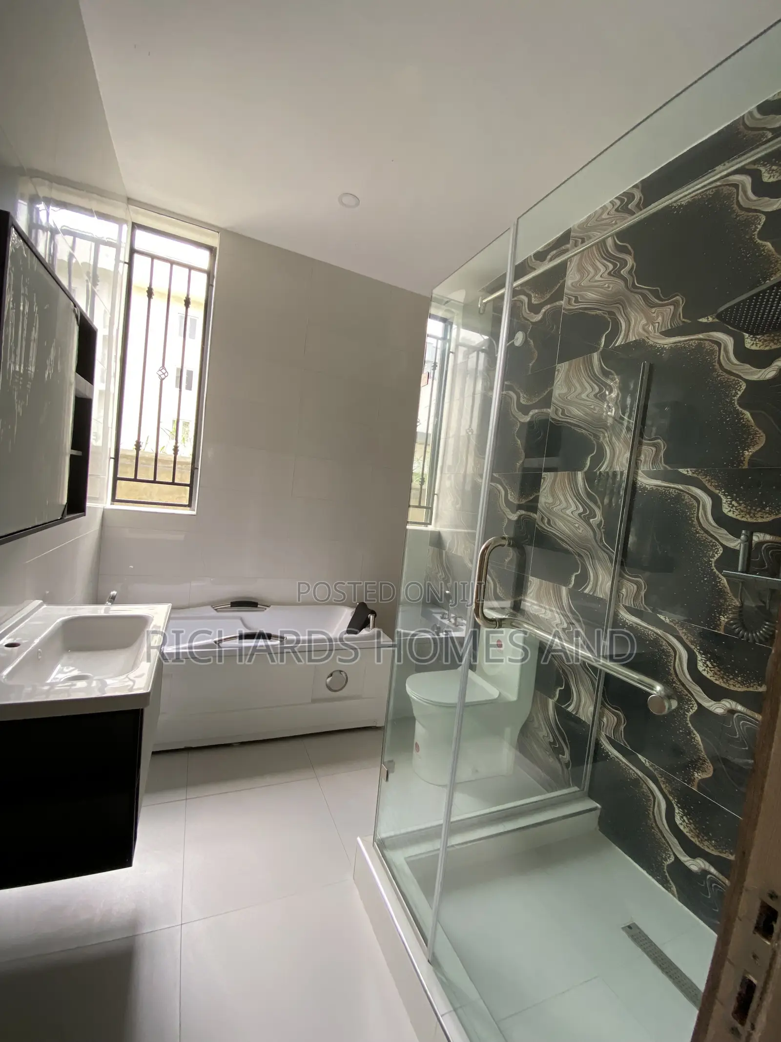 3bdrm Apartment in Ikate for sale in Ikate