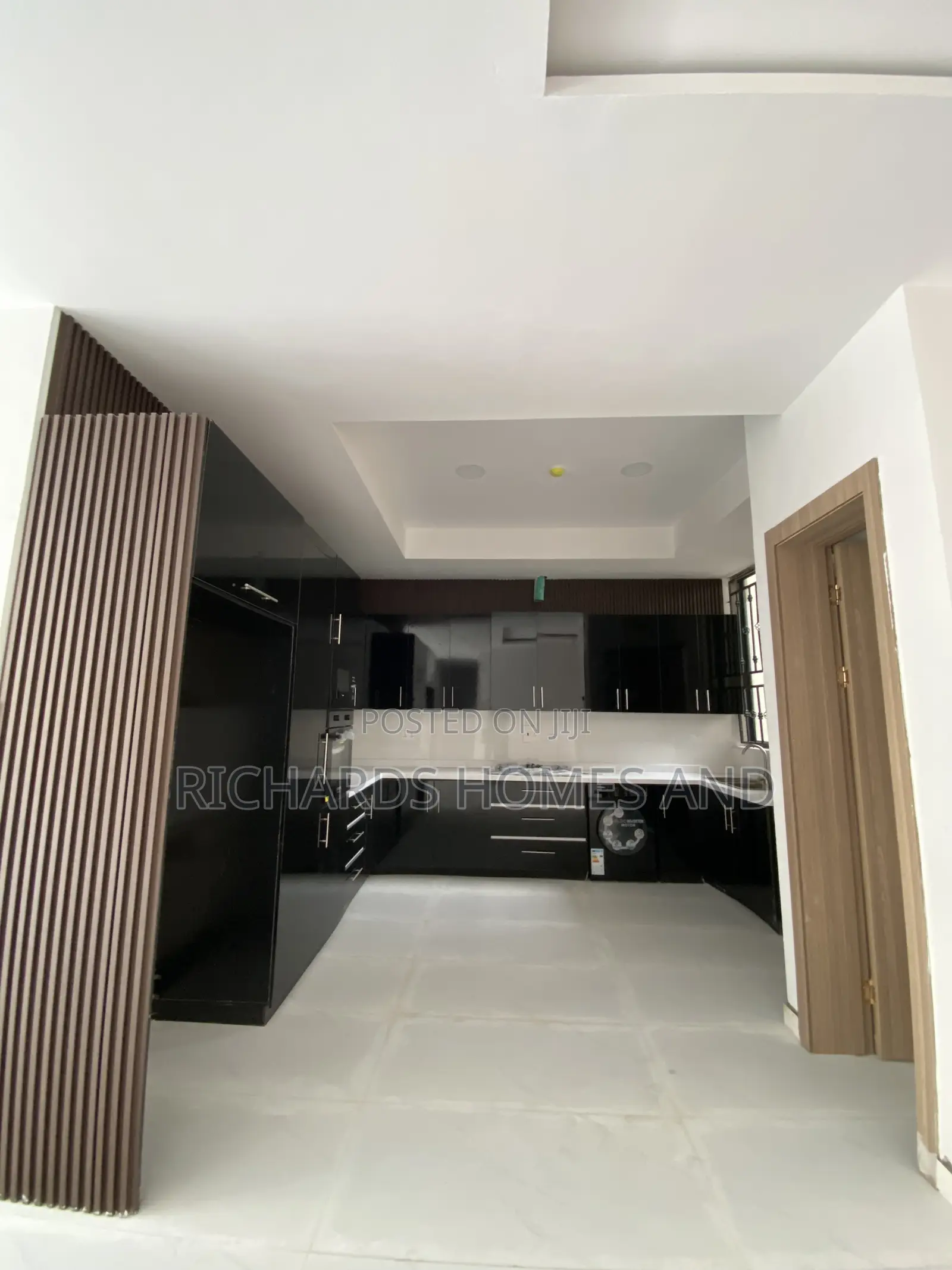 3bdrm Apartment in Ikate for sale in Ikate