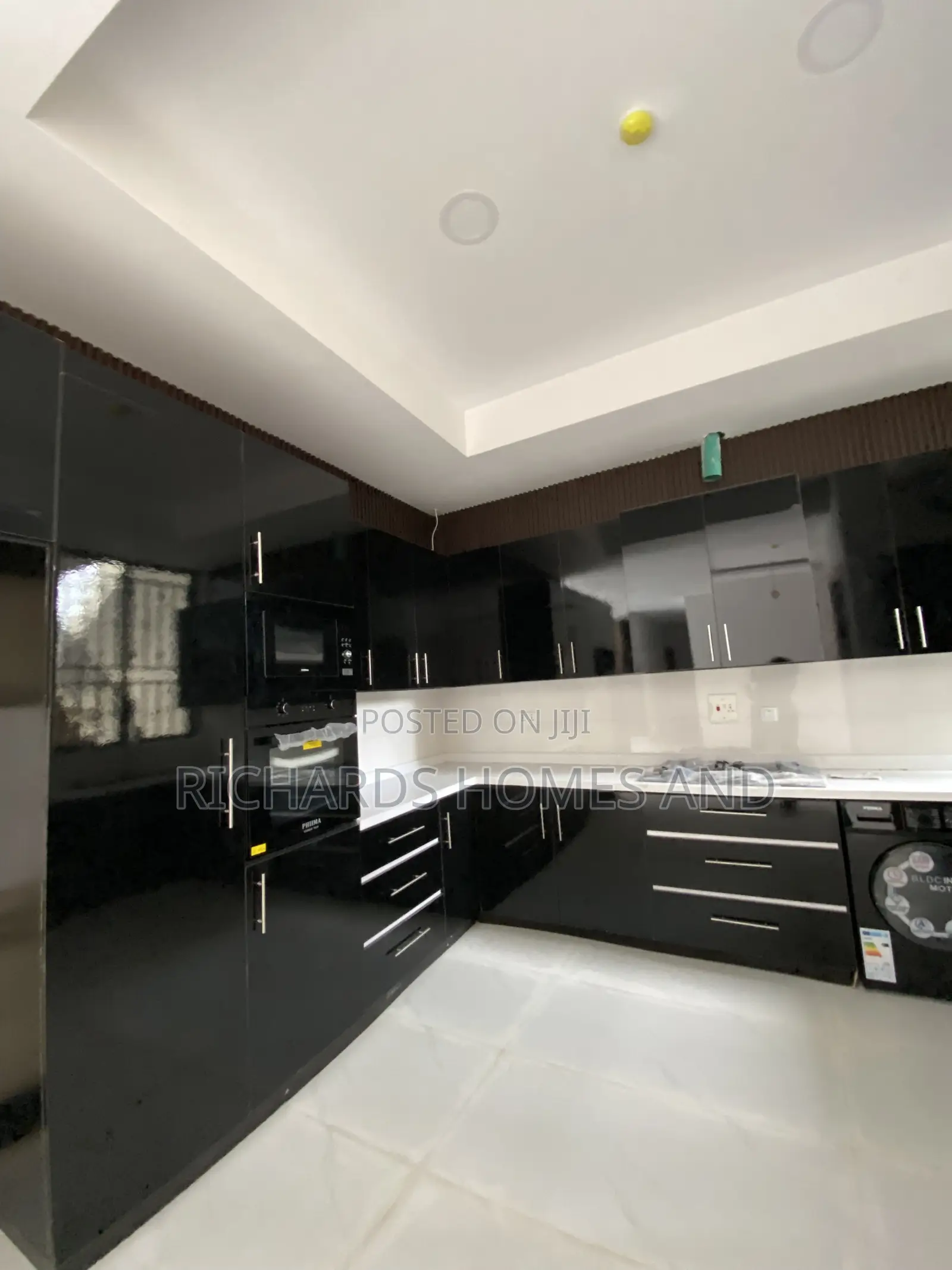 3bdrm Apartment in Ikate for sale in Ikate