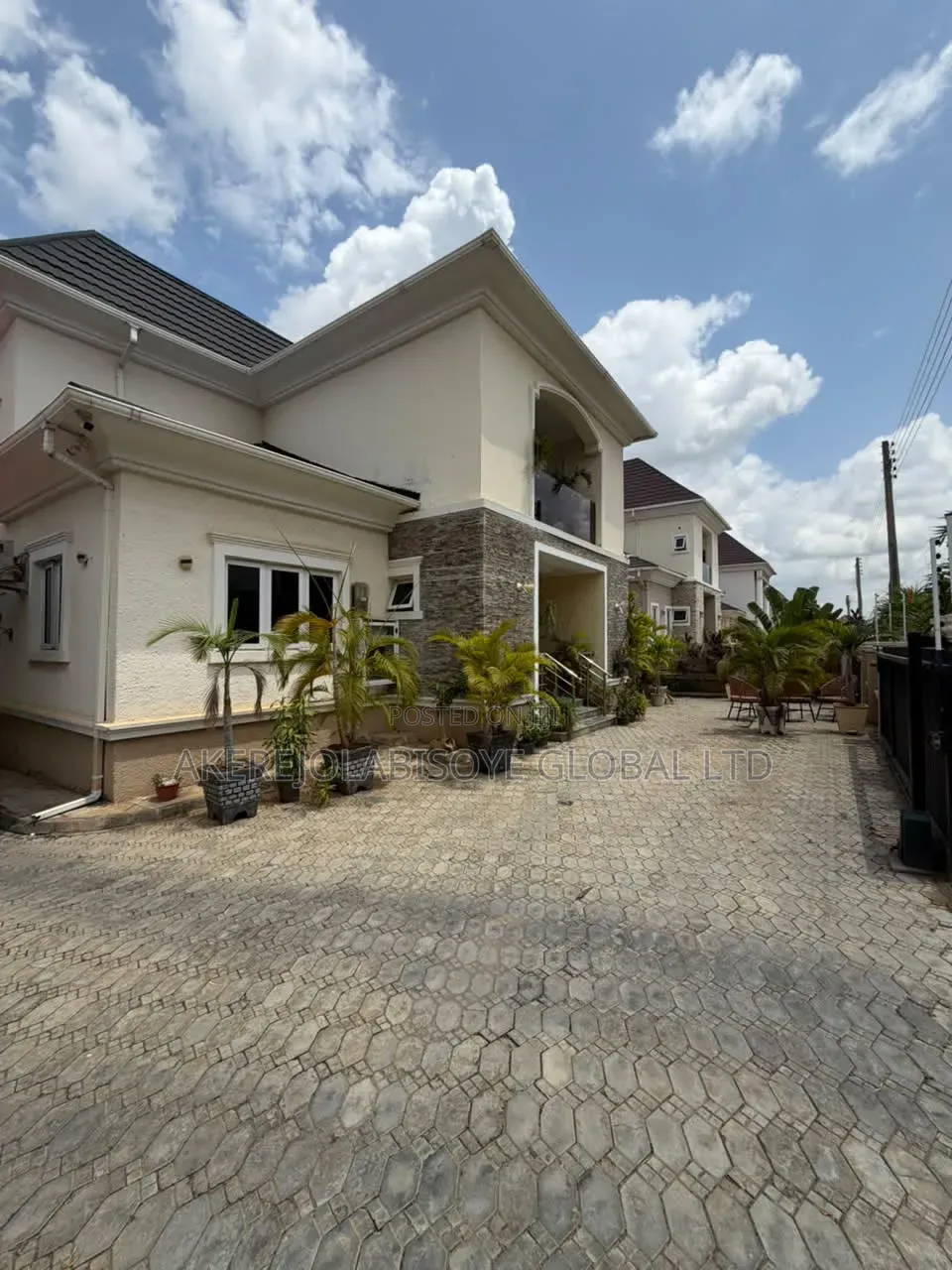 4bdrm Duplex in River Park Lugbe for sale in Sabon Lugbe