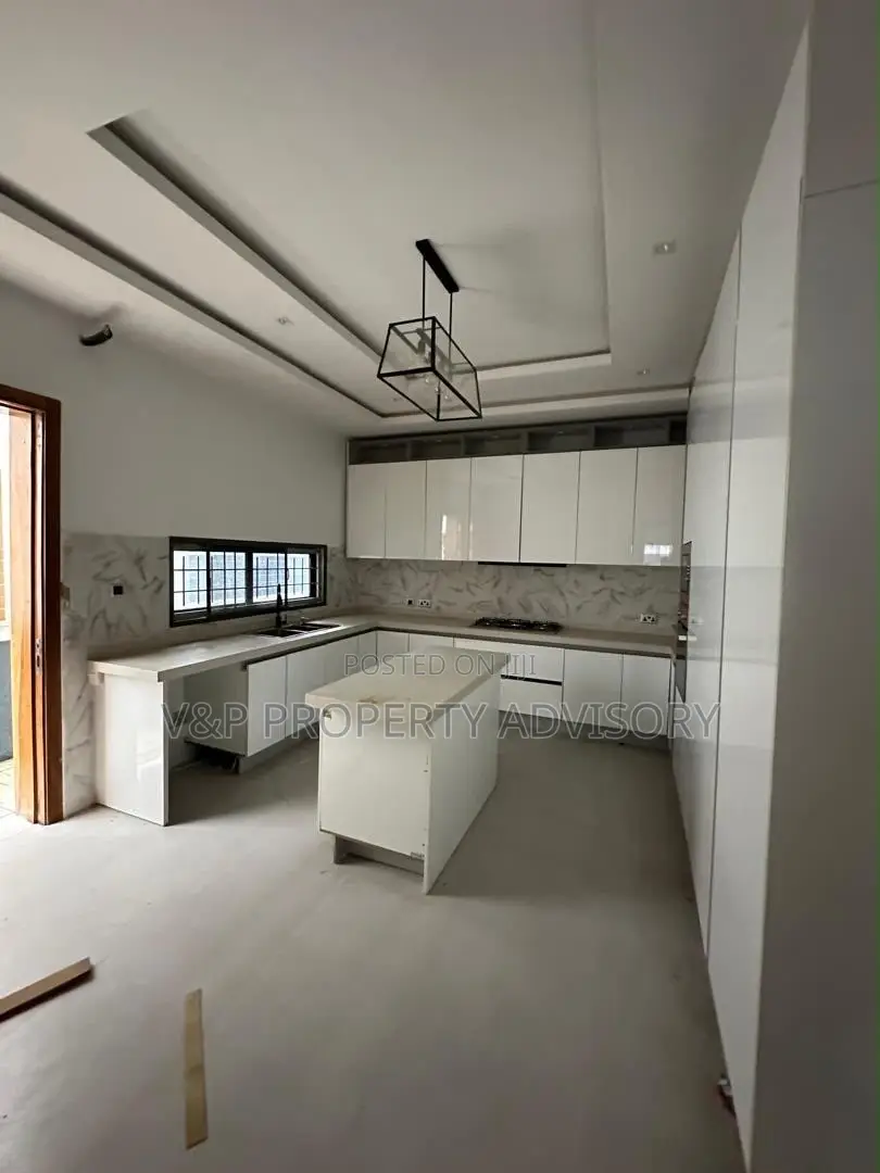 5bdrm Duplex in Ikate for rent in Ikate