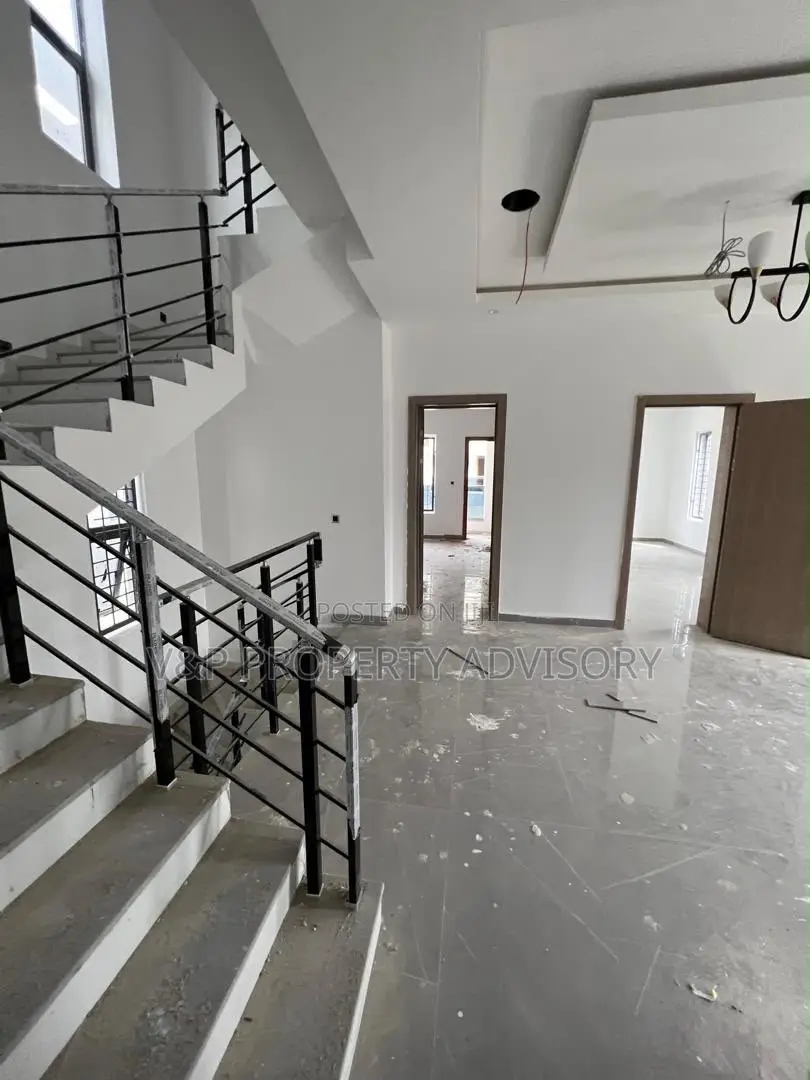 5bdrm Duplex in Ikate for rent in Ikate