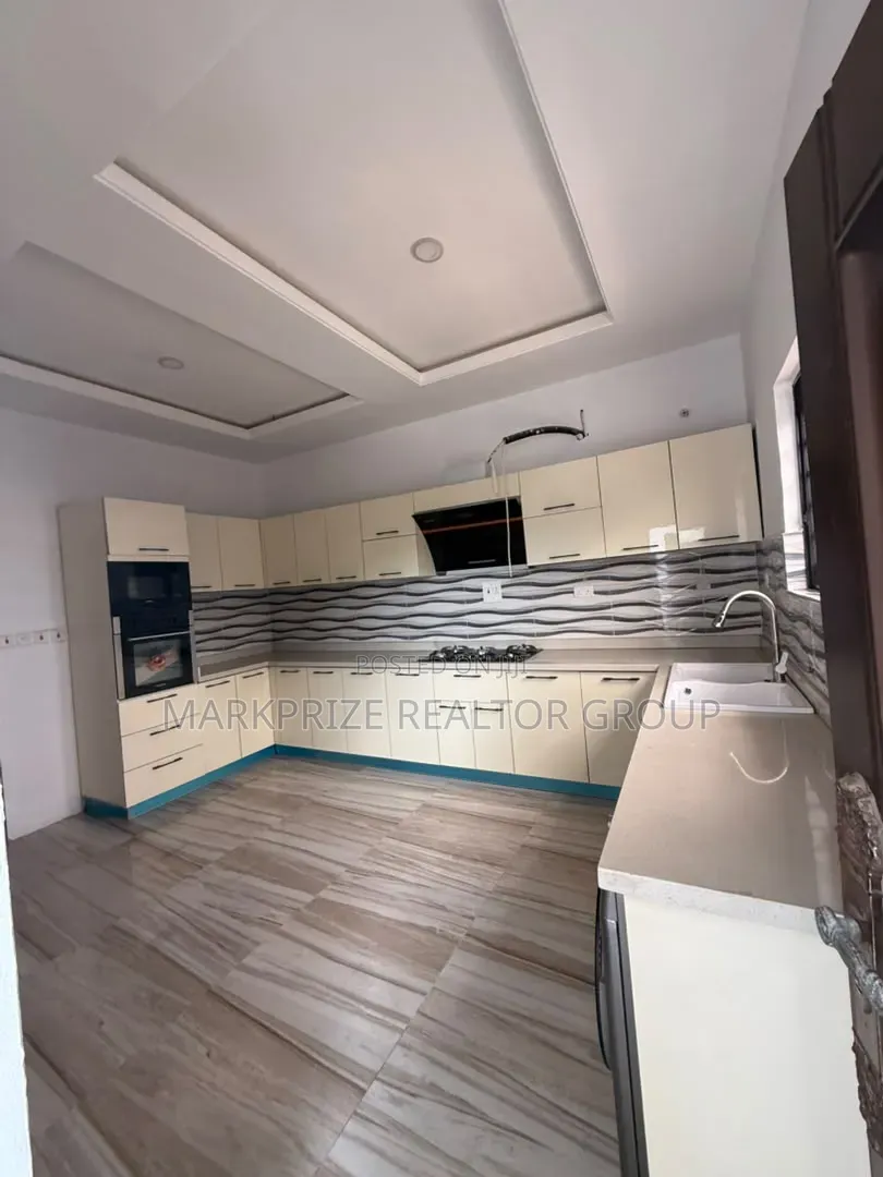 3bdrm Penthouse in Ajah Lekki Lagos for sale in VGC / Ajah
