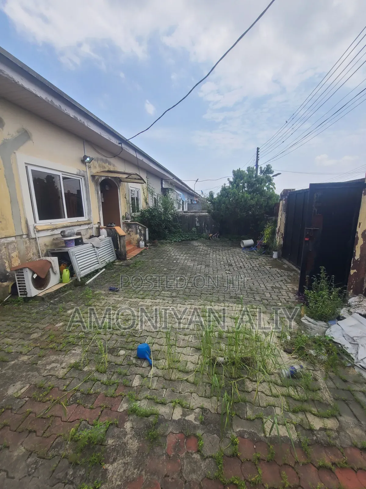 2bdrm Bungalow in Abraham Adesanya, Off Lekki-Epe Expressway for sale in Off Lekki-Epe Expressway