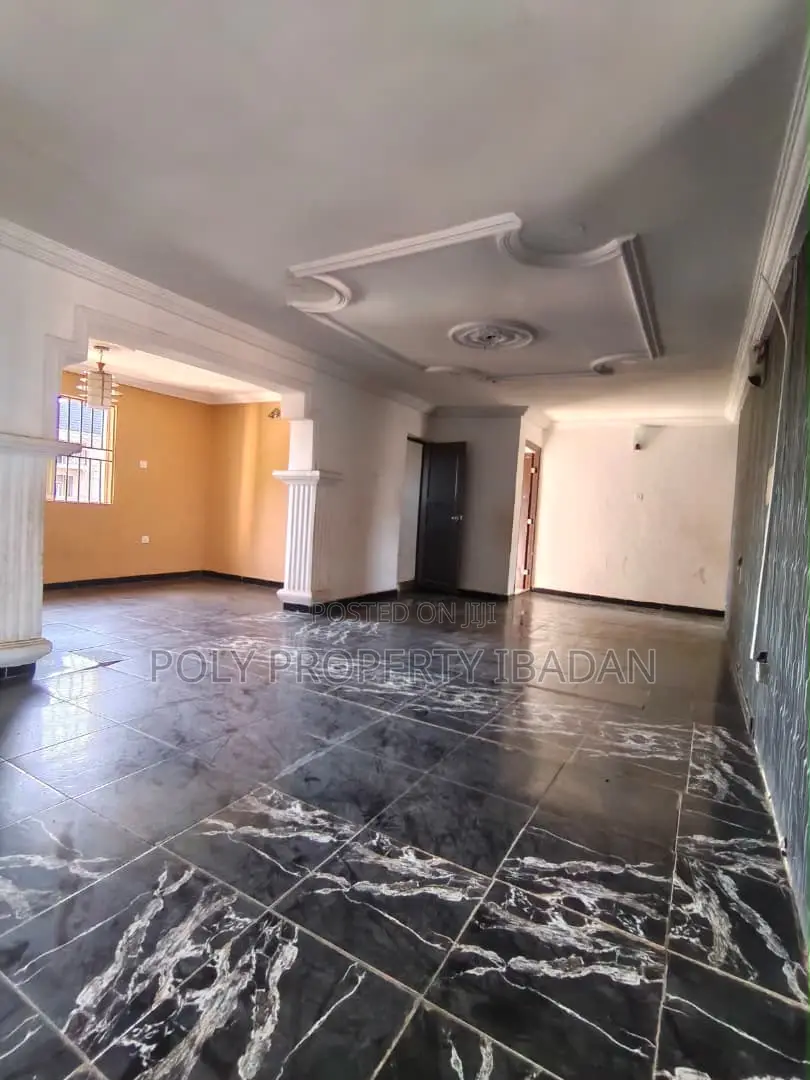3bdrm Apartment in Olakunle, Akala Express for rent in Akala Express
