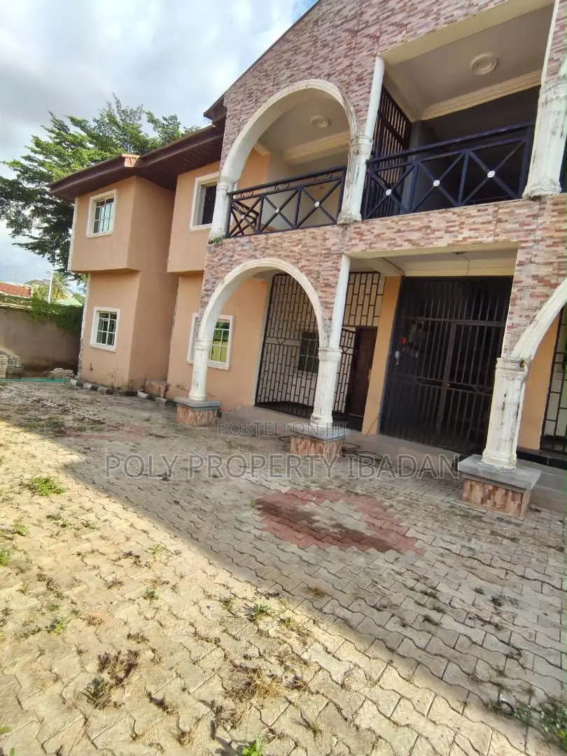 3bdrm Apartment in Olakunle, Akala Express for rent in Akala Express