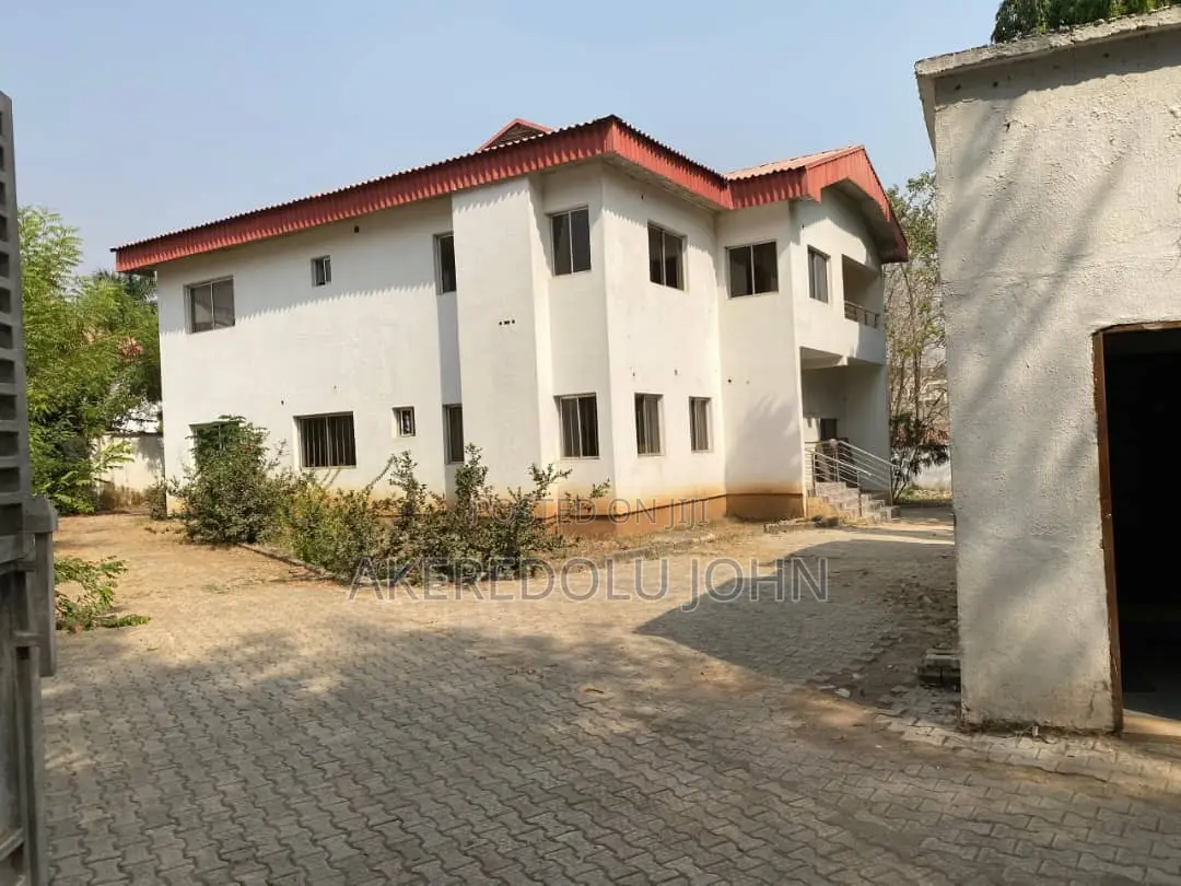 12bdrm Duplex in Maitama for rent in Maitama