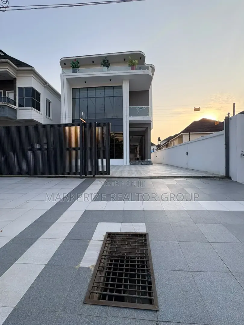 5bdrm Duplex in Chevron Toll Gate for sale in Chevron