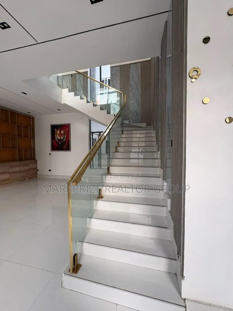 5bdrm Duplex in Chevron Toll Gate for sale in Chevron