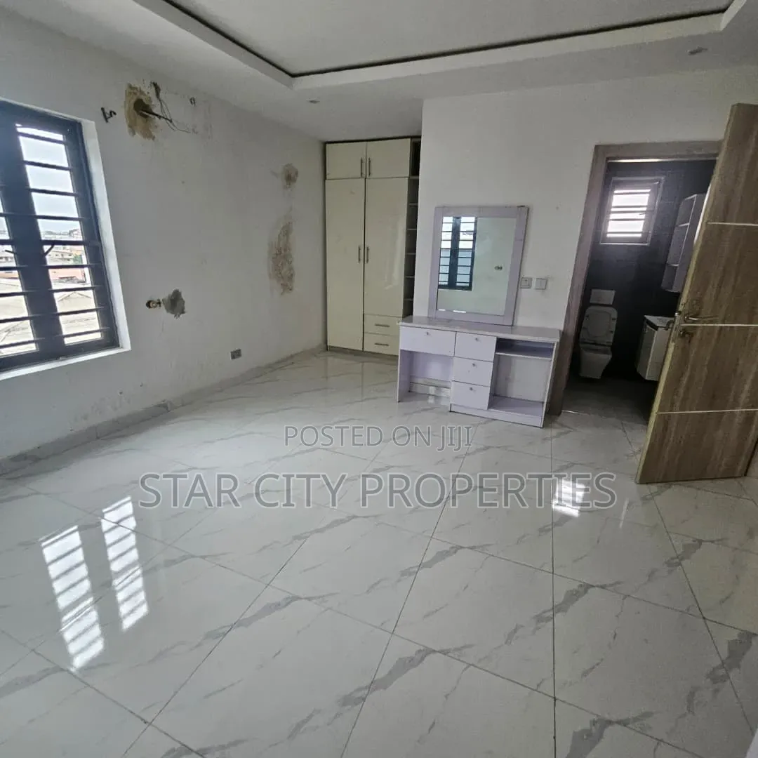 4bdrm Duplex in Magodo Phase 2 Gra for rent in Magodo Isheri