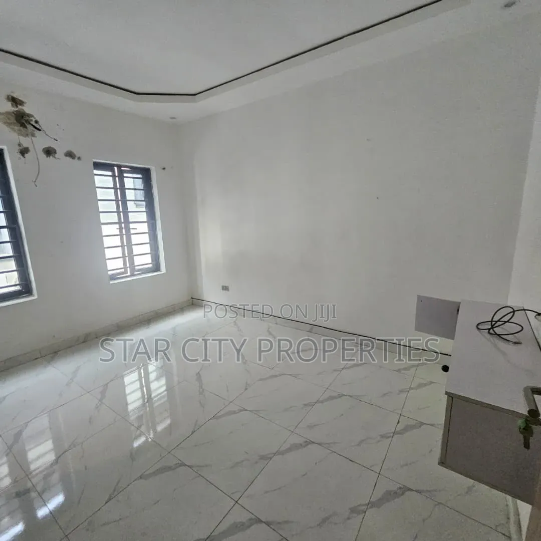4bdrm Duplex in Magodo Phase 2 Gra for rent in Magodo Isheri