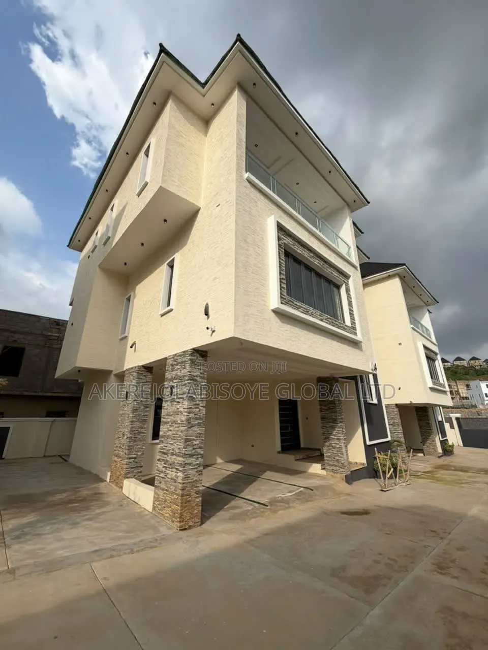 4bdrm Duplex in Apo Resettlement for sale in Apo Resettlement
