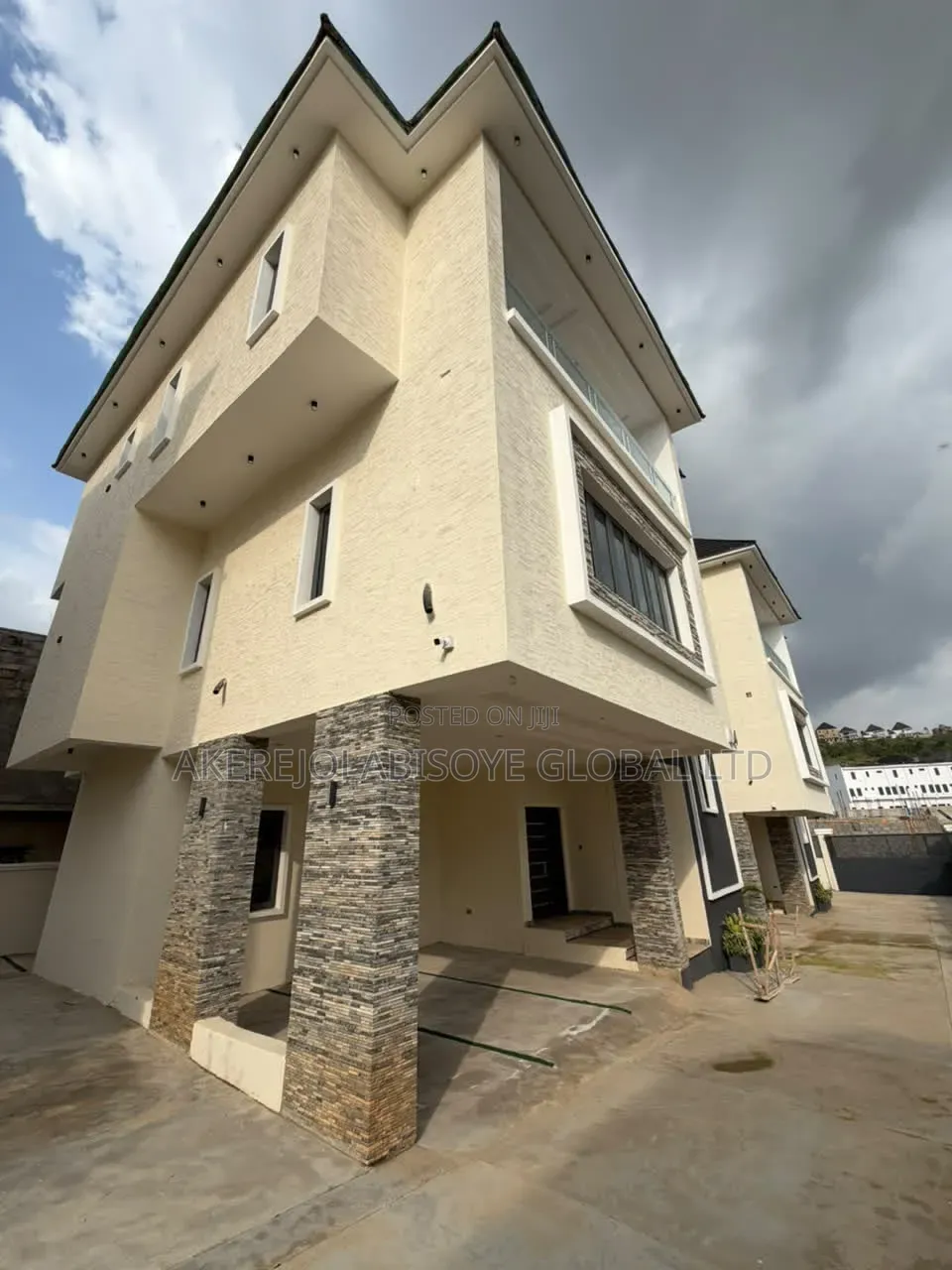 4bdrm Duplex in Apo Resettlement for sale in Apo Resettlement