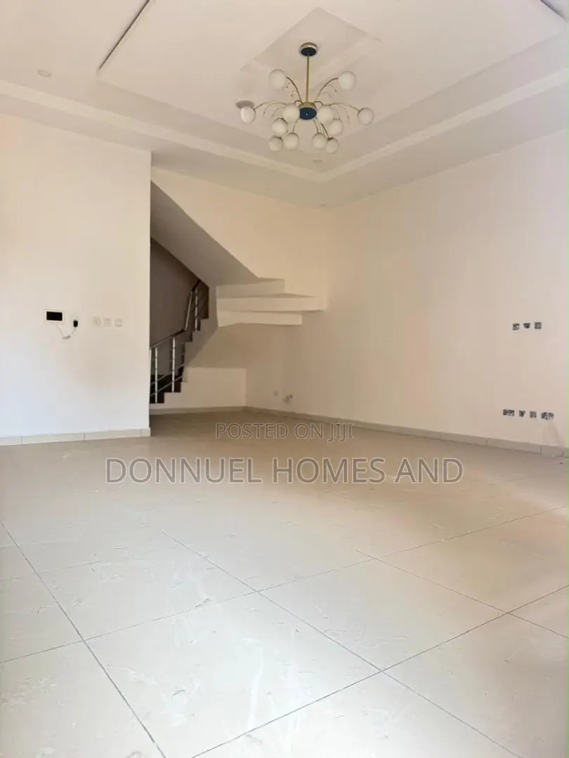 4bdrm Duplex in Ikota for rent in Ikota