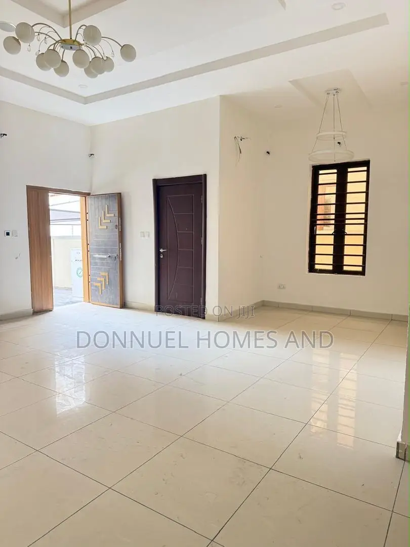 4bdrm Duplex in Ikota for rent in Ikota