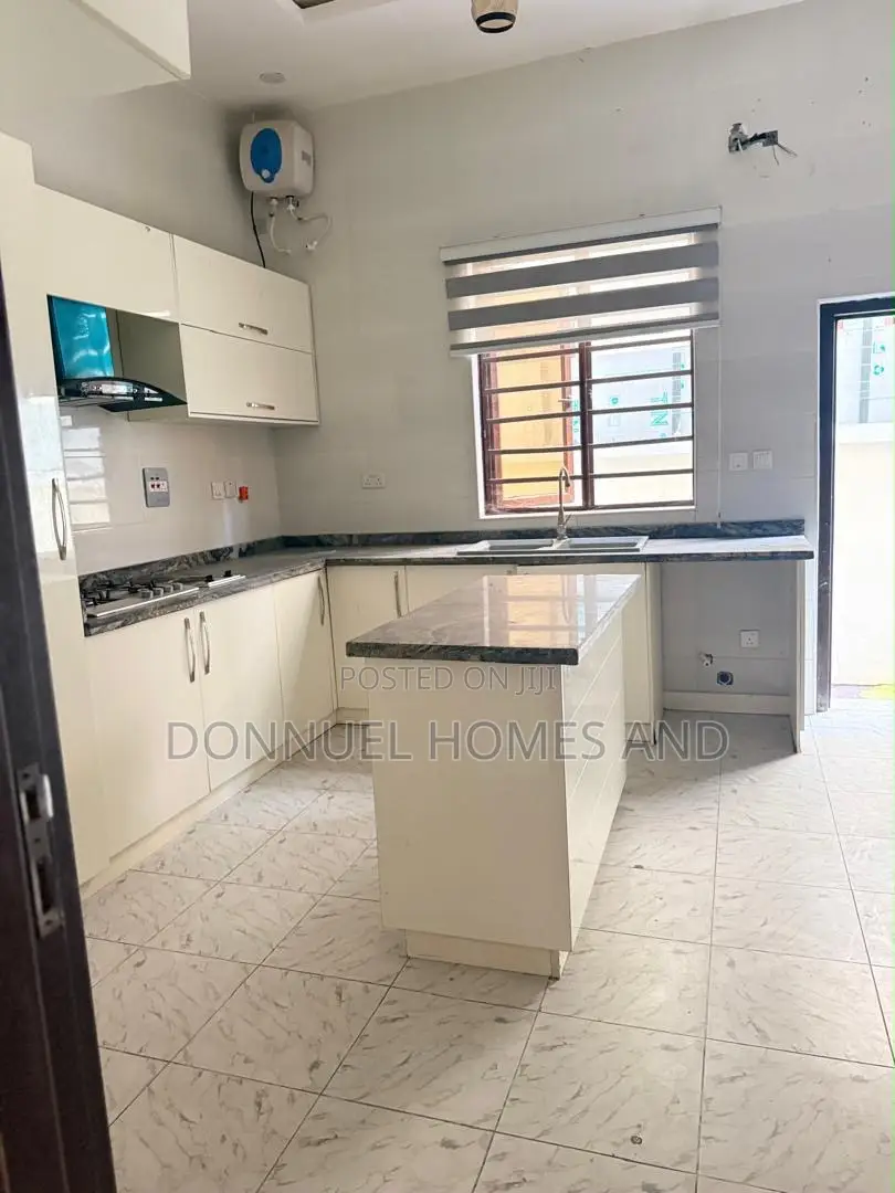 4bdrm Duplex in Ikota for rent in Ikota