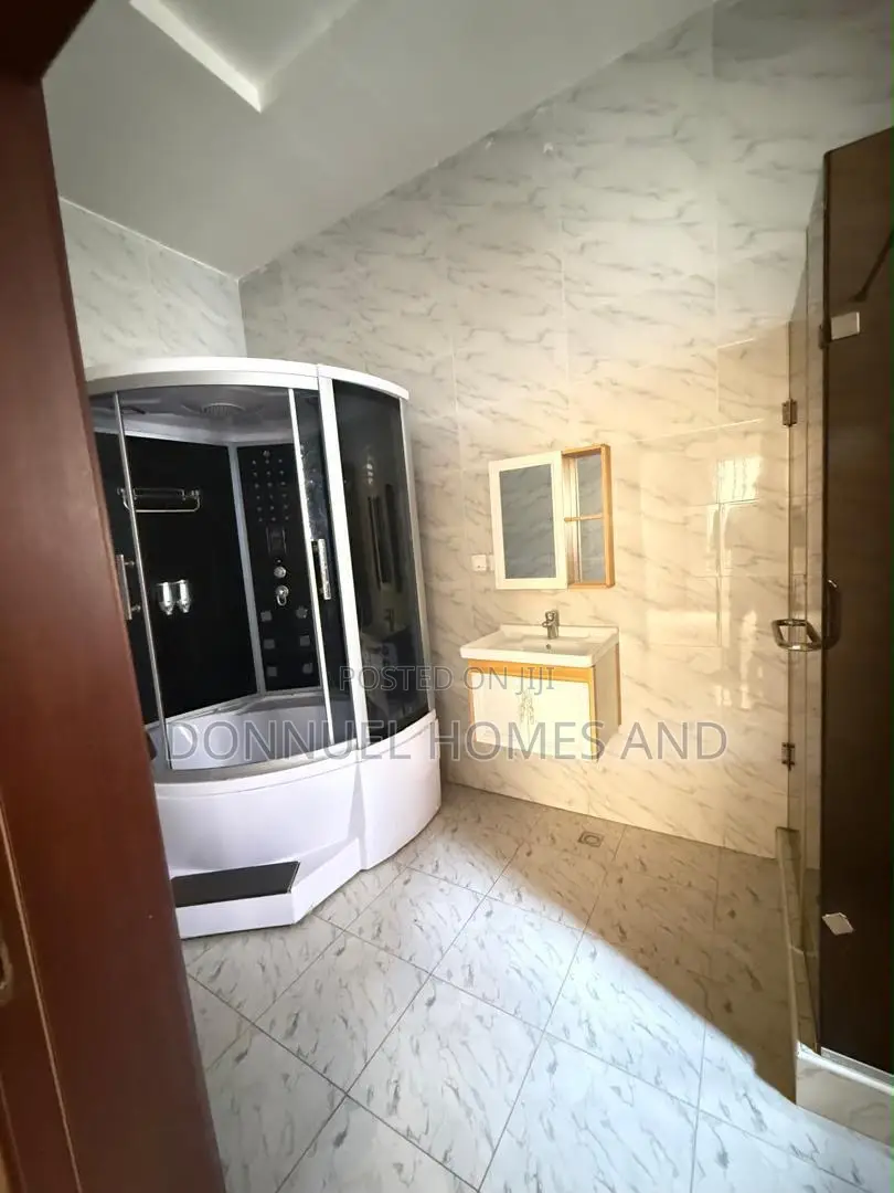 4bdrm Duplex in Ikota for rent in Ikota