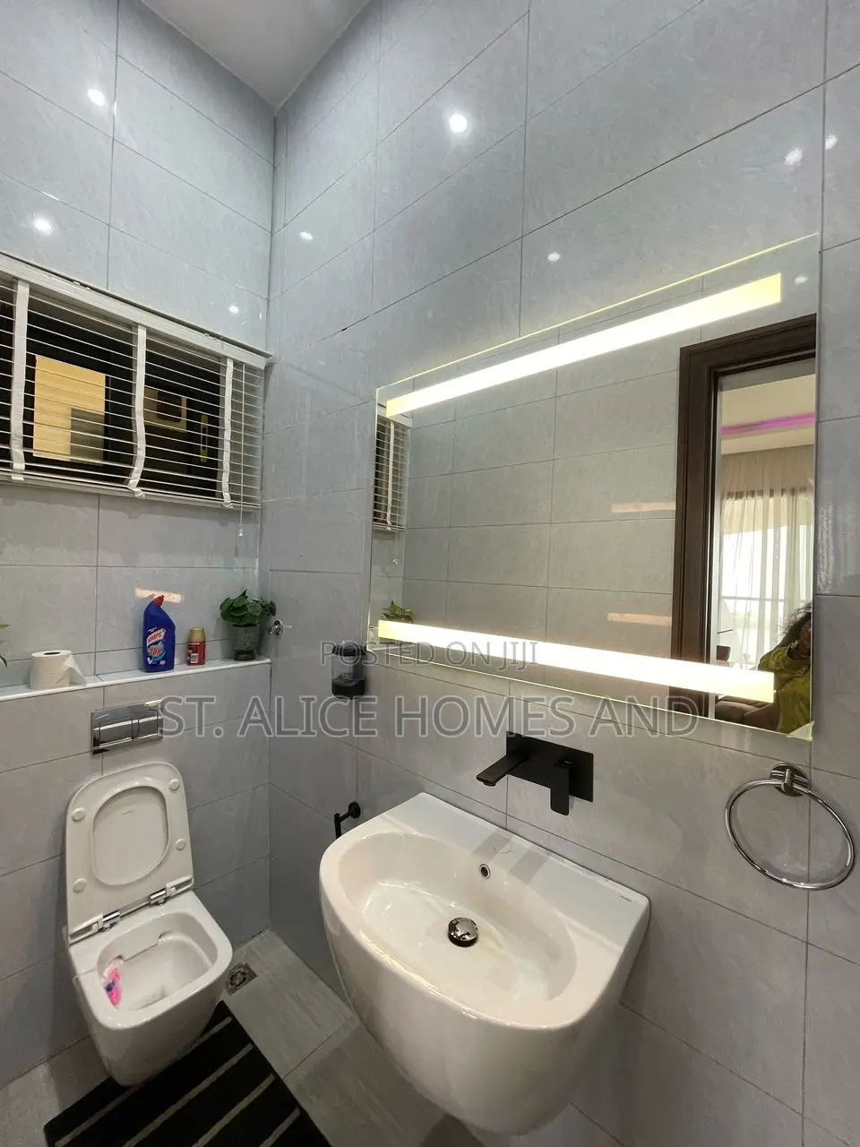 2 Bedroom Apartment With City View Balcony in Osborne Foreshore Estate