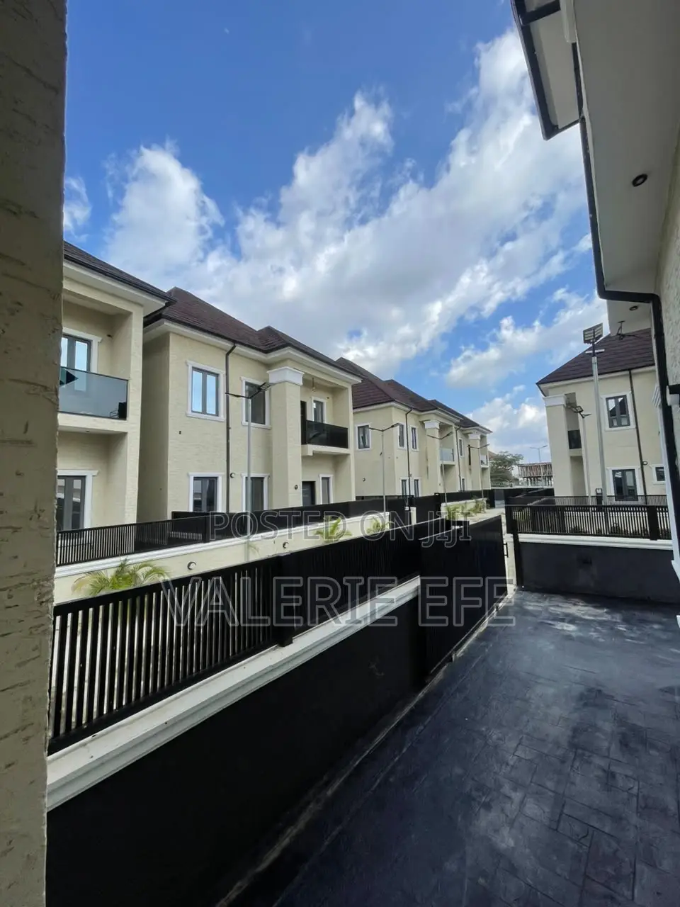 4bdrm Duplex in Gaduwa for sale in Gaduwa