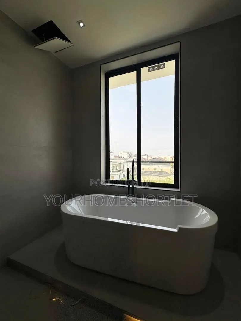 Contemporary 5 Bedroom Detached With Pool, Cinema and Bq in Lekki Phase 1