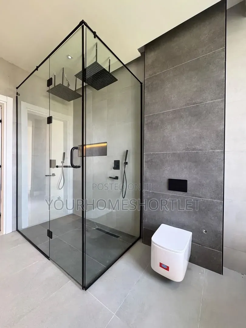 Contemporary 5 Bedroom Detached With Pool, Cinema and Bq in Lekki Phase 1