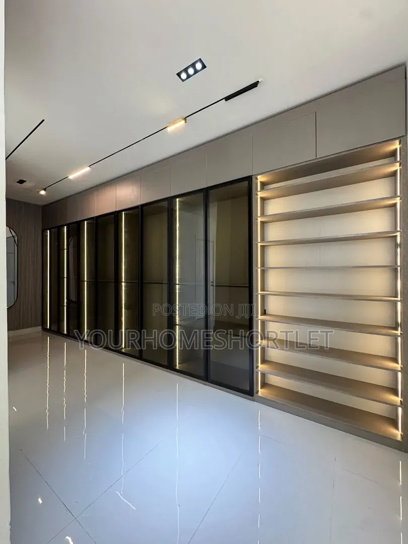 Contemporary 5 Bedroom Detached With Pool, Cinema and Bq in Lekki Phase 1